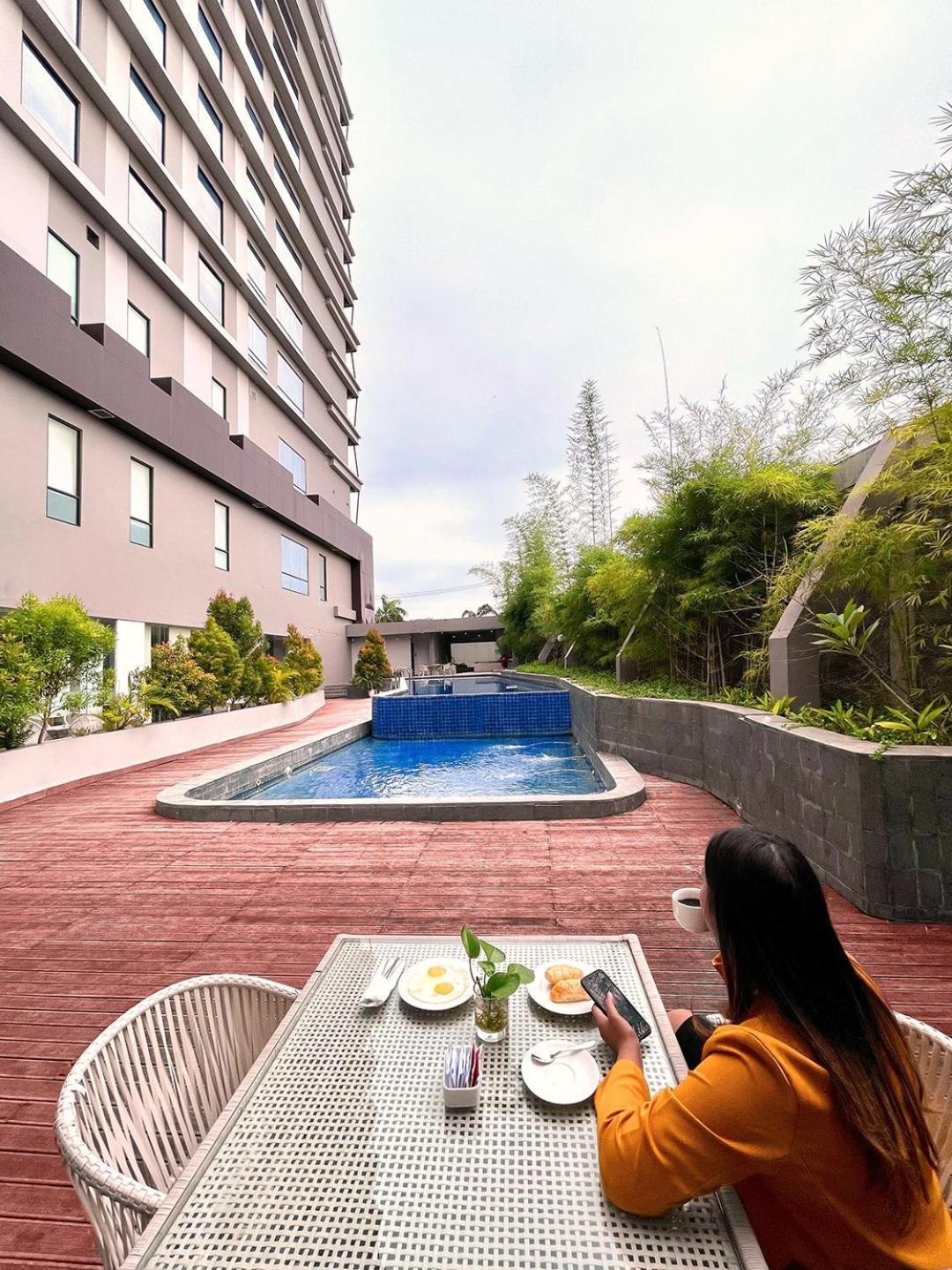 Hotel Suni Abepura จายาปุระ ภายนอก รูปภาพ